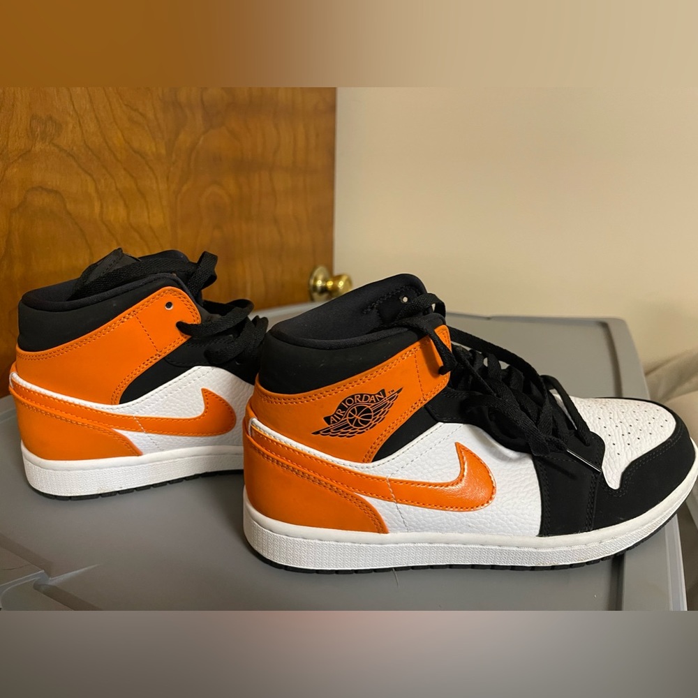 Air Jordan 1 Mid 'Shattered Backboard'